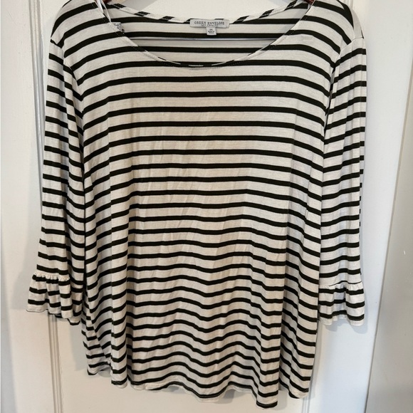 Green Envelope Black and White 3/4 Sleeve Boxy Blouse - Picture 3 of 7